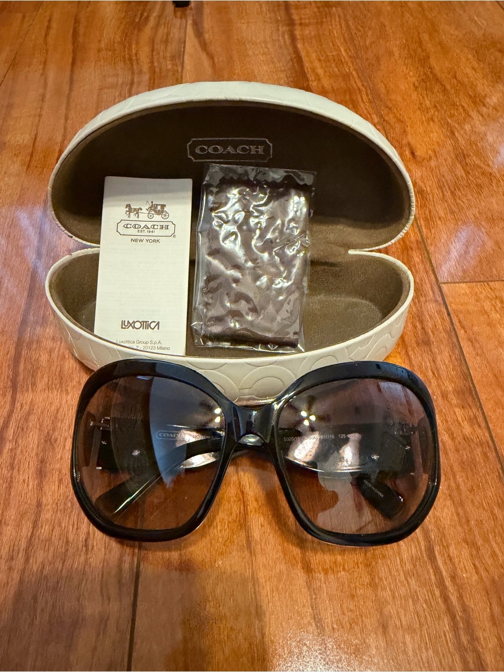 Coach Black Women's Oversized Sunglasses with Case and Cloth